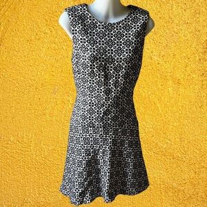 Tory Burch fit and flare navy and white geometric pattern dress size 4 EUC